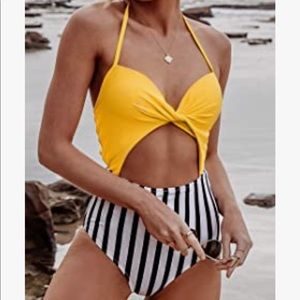 CUPSHE Women's One Piece Swimsuit Cutout Halter Lace Up Twist Bathing Suit XL